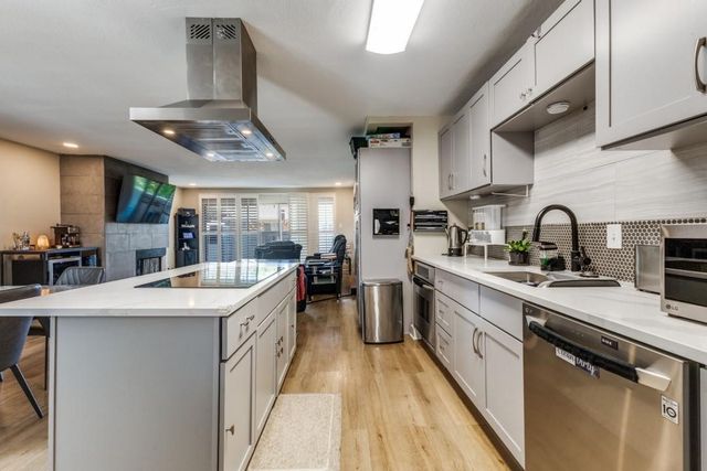 7832 Royal Lane 212, Dallas, TX 75230
