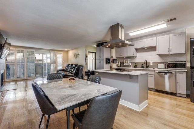 7832 Royal Lane 212, Dallas, TX 75230