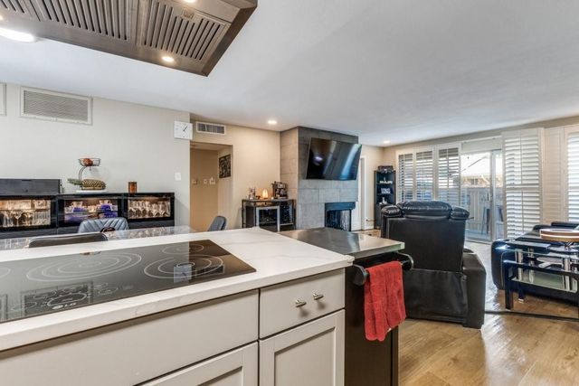 7832 Royal Lane 212, Dallas, TX 75230