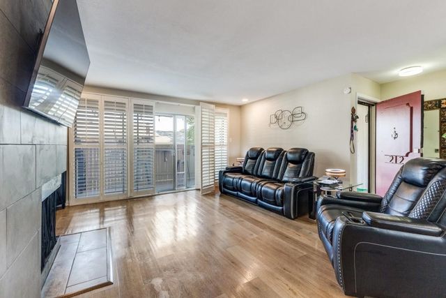 7832 Royal Lane 212, Dallas, TX 75230
