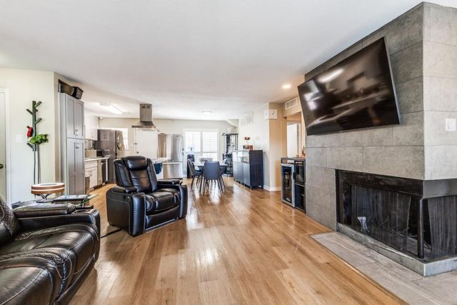 7832 Royal Lane 212, Dallas, TX 75230