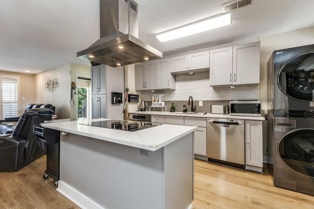 7832 Royal Lane 212, Dallas, TX 75230