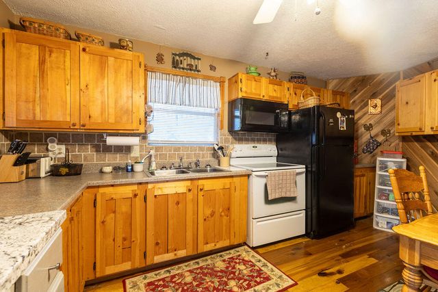 710 Twin Oaks Road, Wellington, KY 40387