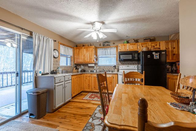 710 Twin Oaks Road, Wellington, KY 40387