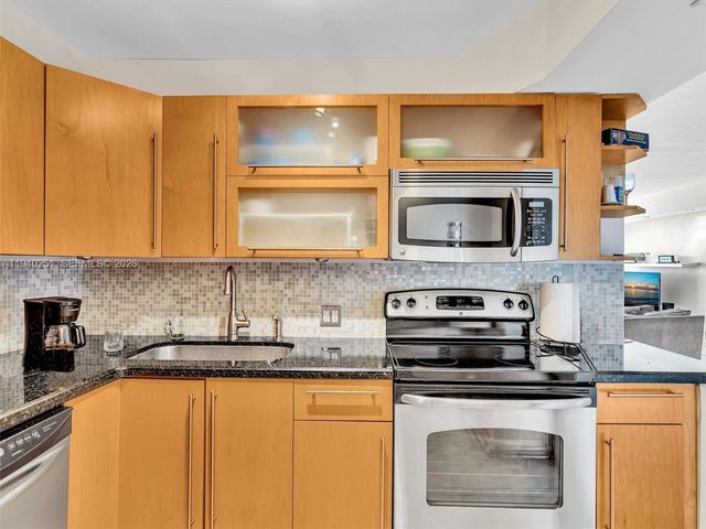 20379 W Country Club Dr 1138, Aventura, FL 33180