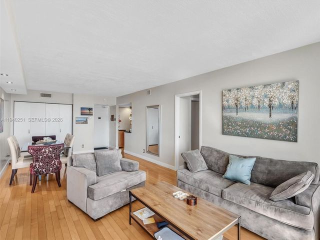 20379 W Country Club Dr 1138, Aventura, FL 33180