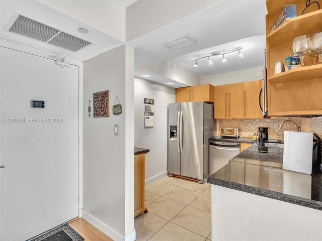 20379 W Country Club Dr 1138, Aventura, FL 33180