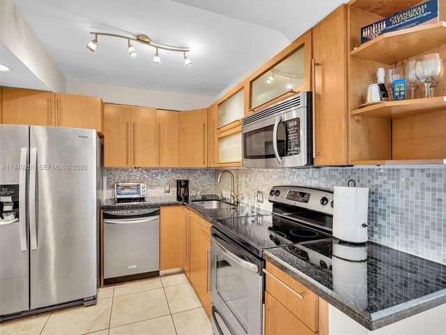 20379 W Country Club Dr 1138, Aventura, FL 33180