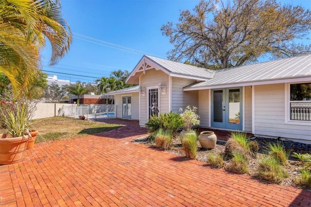 1792 FLOYD STREET, Sarasota, FL 34239