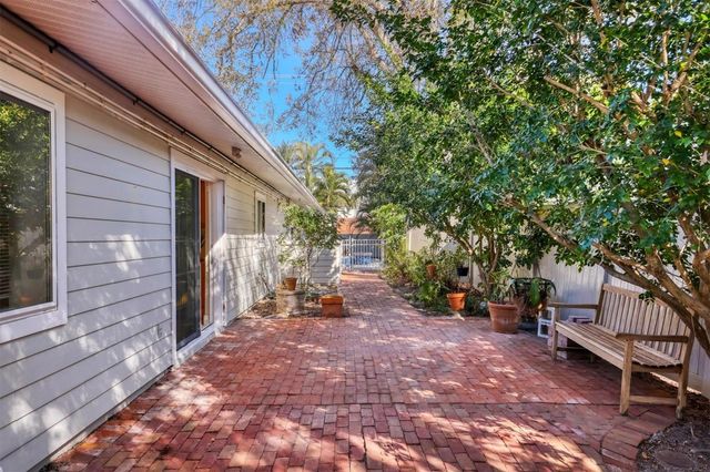 1792 FLOYD STREET, Sarasota, FL 34239