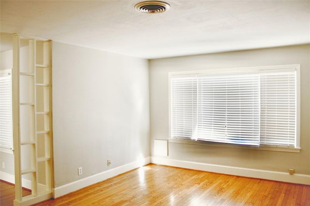 1002 Waltway Drive, Houston, TX 77008