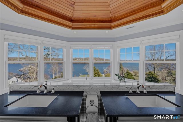 175 River Road, Essex, CT 06426