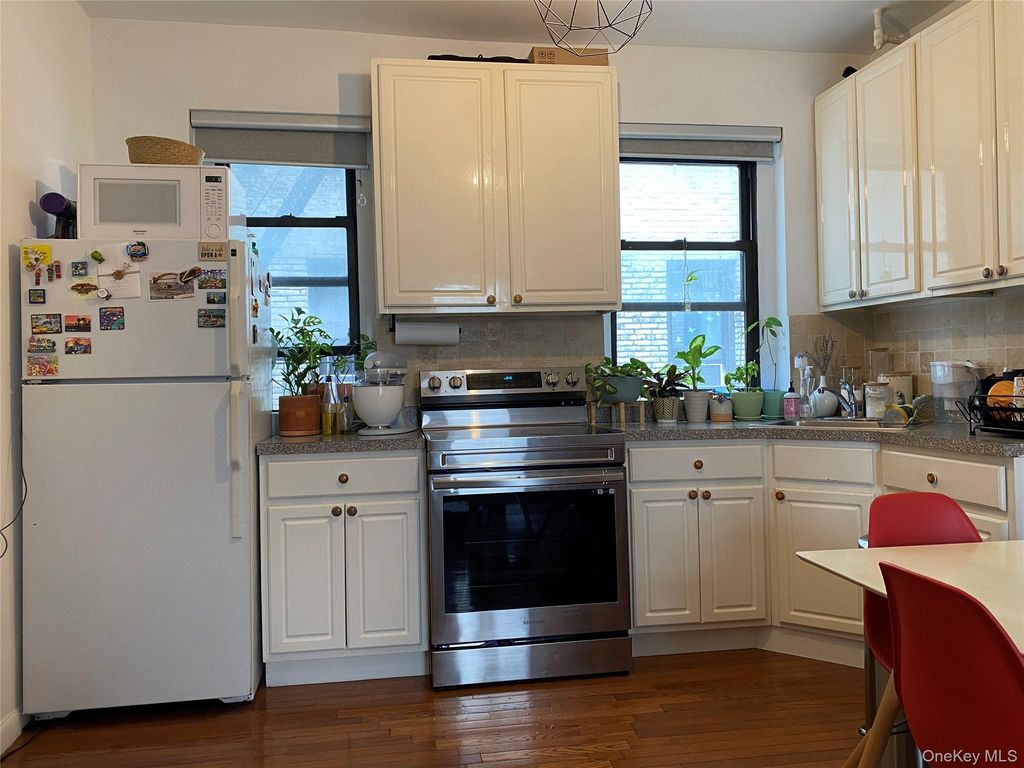21-27 33 Street 3G, Astoria, NY 11105 — photo 2