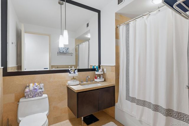 25 Leroy Place 206, New Rochelle, NY 10805