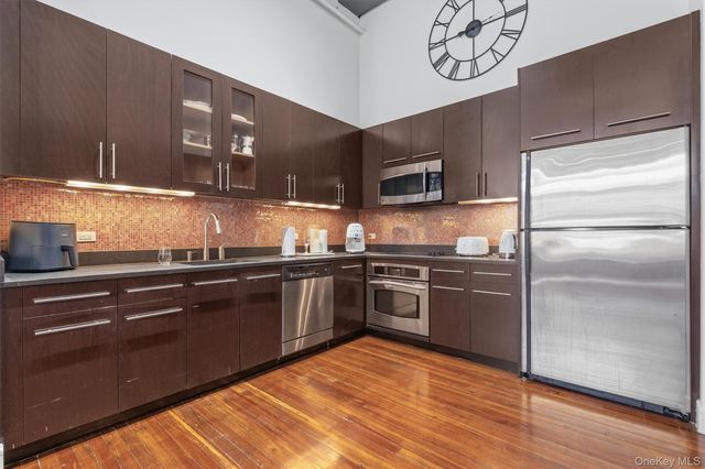 25 Leroy Place 206, New Rochelle, NY 10805