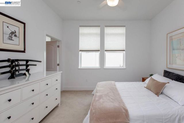 2885 2885 Tradewind Dr, Alameda, CA 94501