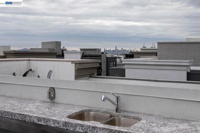 2885 2885 Tradewind Dr, Alameda, CA 94501