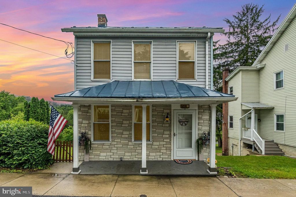 23 S MARKET ST, Millerstown, PA 17062