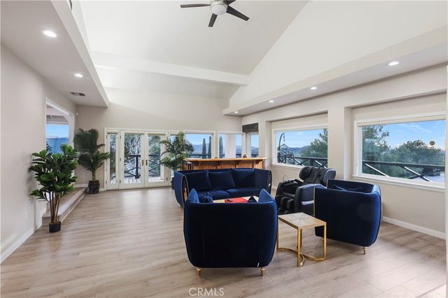 9557 Hierba, Agua Dulce, CA 91390