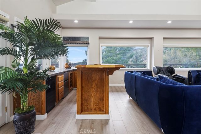 9557 Hierba, Agua Dulce, CA 91390