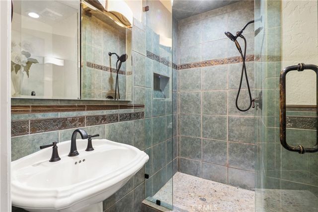 9557 Hierba, Agua Dulce, CA 91390