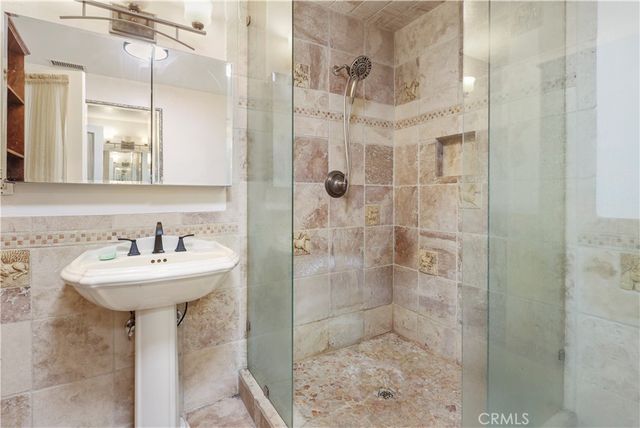 9557 Hierba, Agua Dulce, CA 91390