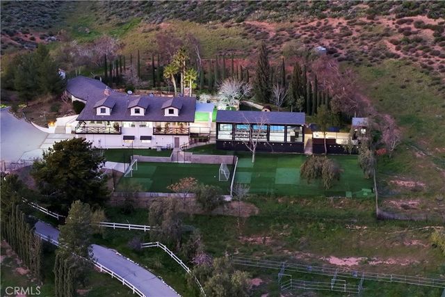 9557 Hierba, Agua Dulce, CA 91390