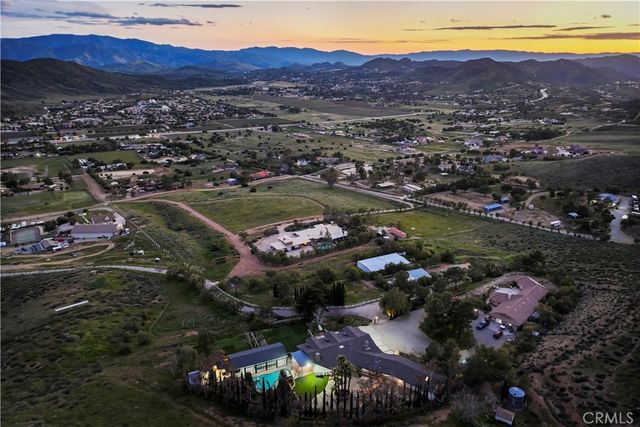 9557 Hierba, Agua Dulce, CA 91390