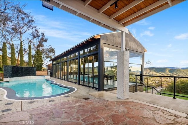 9557 Hierba, Agua Dulce, CA 91390