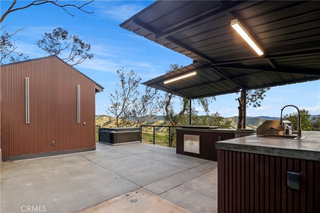 9557 Hierba, Agua Dulce, CA 91390