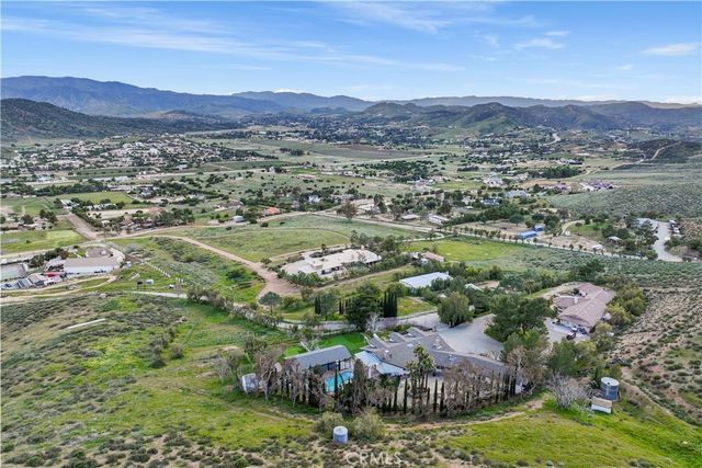 9557 Hierba, Agua Dulce, CA 91390