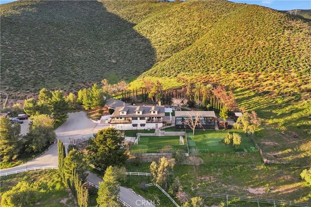 9557 Hierba, Agua Dulce, CA 91390