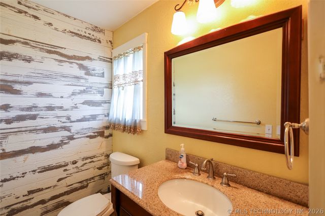 2005 Lakeview Drive, Sulphur, OK 73086