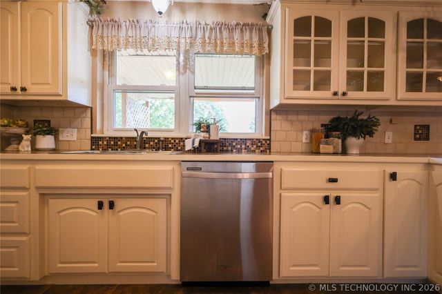 2005 Lakeview Drive, Sulphur, OK 73086