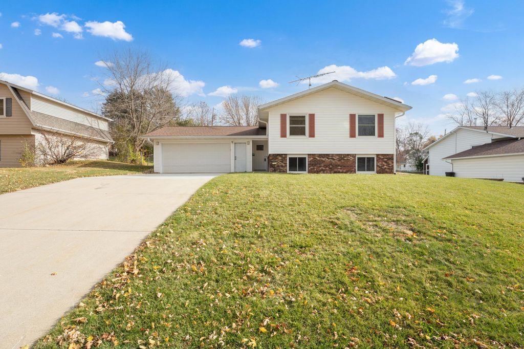 910 Byron Avenue N, Byron, MN 55920
