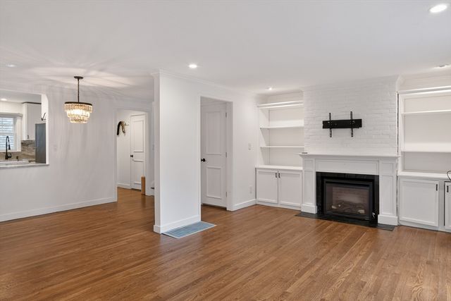 11 Oak Street 48, Wellesley, MA 02482