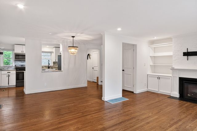 11 Oak Street 48, Wellesley, MA 02482