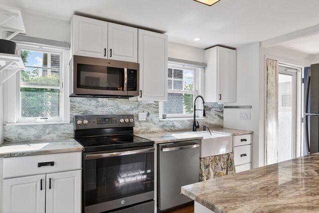 11 Oak Street 48, Wellesley, MA 02482