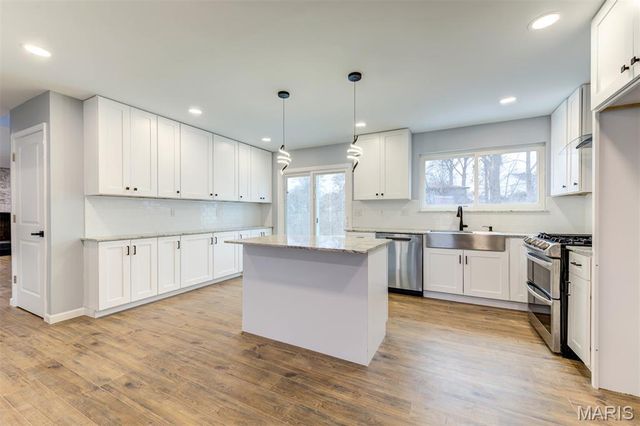 114 Lea Meadows Drive, Ballwin, MO 63011