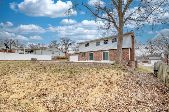 114 Lea Meadows Drive, Ballwin, MO 63011