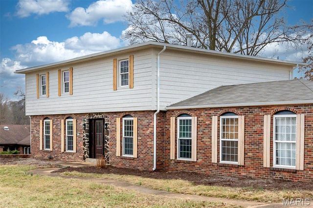 114 Lea Meadows Drive, Ballwin, MO 63011