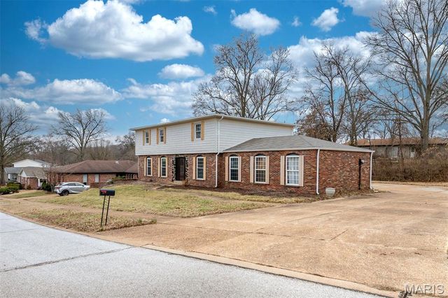 114 Lea Meadows Drive, Ballwin, MO 63011