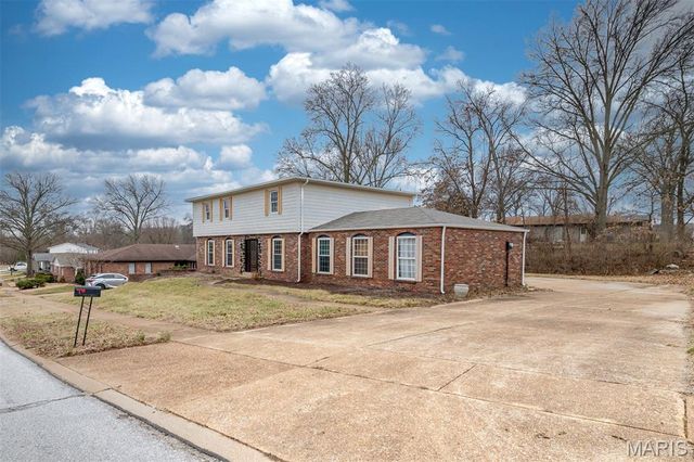 114 Lea Meadows Drive, Ballwin, MO 63011