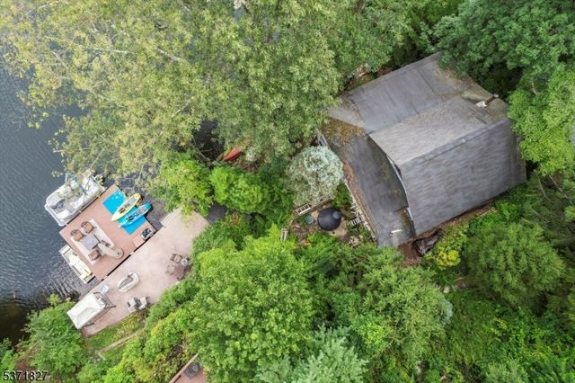 151 Pine Tree Rd, Bloomingdale Boro, NJ 07403