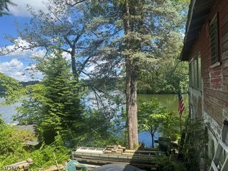 151 Pine Tree Rd, Bloomingdale Boro, NJ 07403