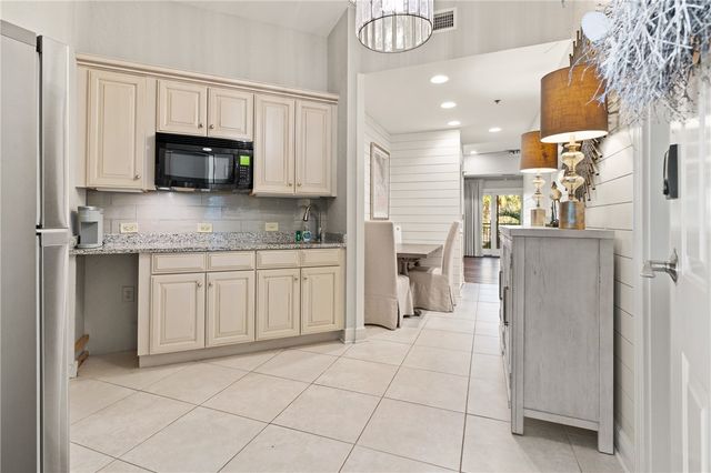 150 Salt Air Drive 201, St Simons Island, GA 31522