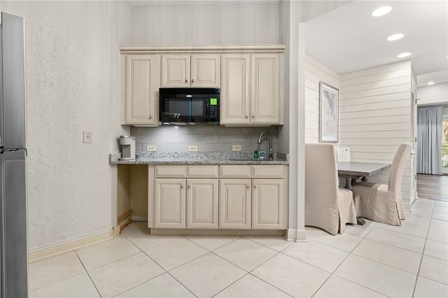 150 Salt Air Drive 201, St Simons Island, GA 31522