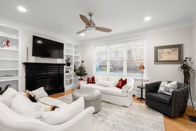 1 Green Ln 1, Framingham, MA 01701