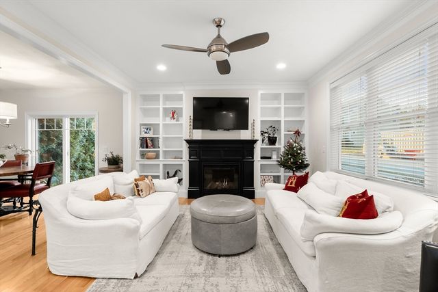 1 Green Ln 1, Framingham, MA 01701