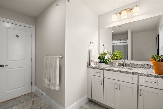 1 Green Ln 1, Framingham, MA 01701